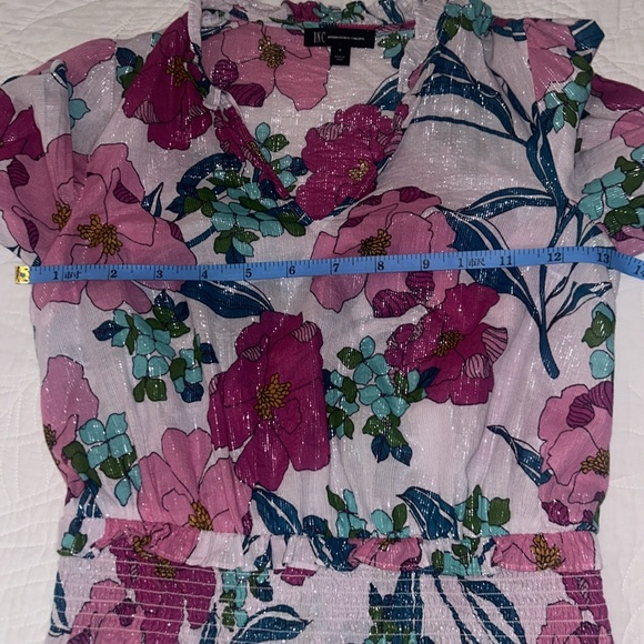 Flowered top - Picture 2 of 4